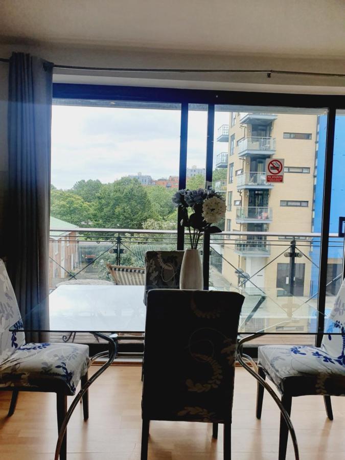 Luxury Canary Wharf Apartment With Free Parking London Exteriör bild