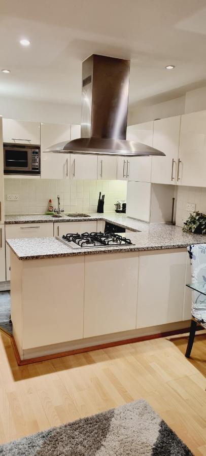 Luxury Canary Wharf Apartment With Free Parking London Exteriör bild