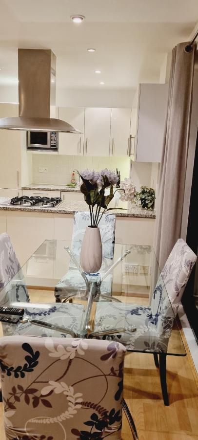 Luxury Canary Wharf Apartment With Free Parking London Exteriör bild